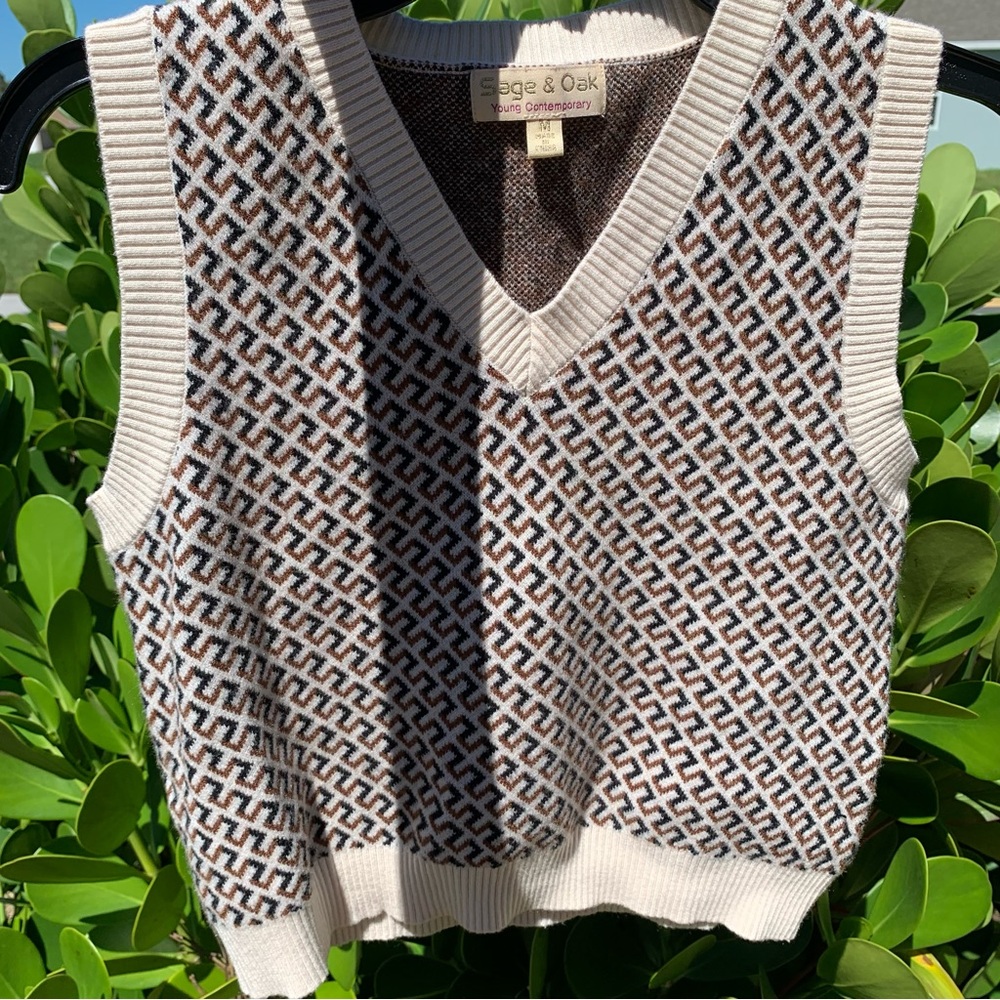 Brown Sweater Vest| Sage & Oak Young Contemporary